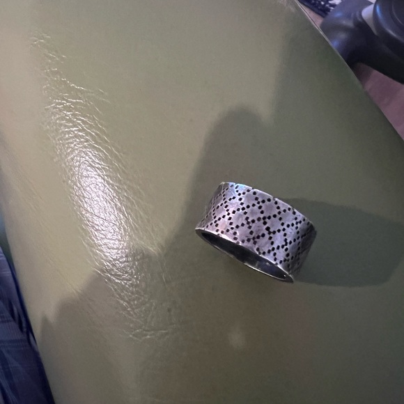 Authentic Gucci Ring - Picture 2 of 5